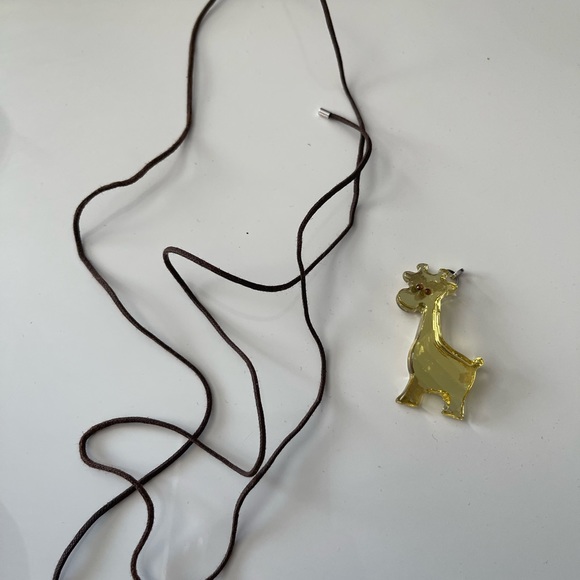 Swarovski yellow giraffe crystal preowned comes W a leather strap - Picture 4 of 7